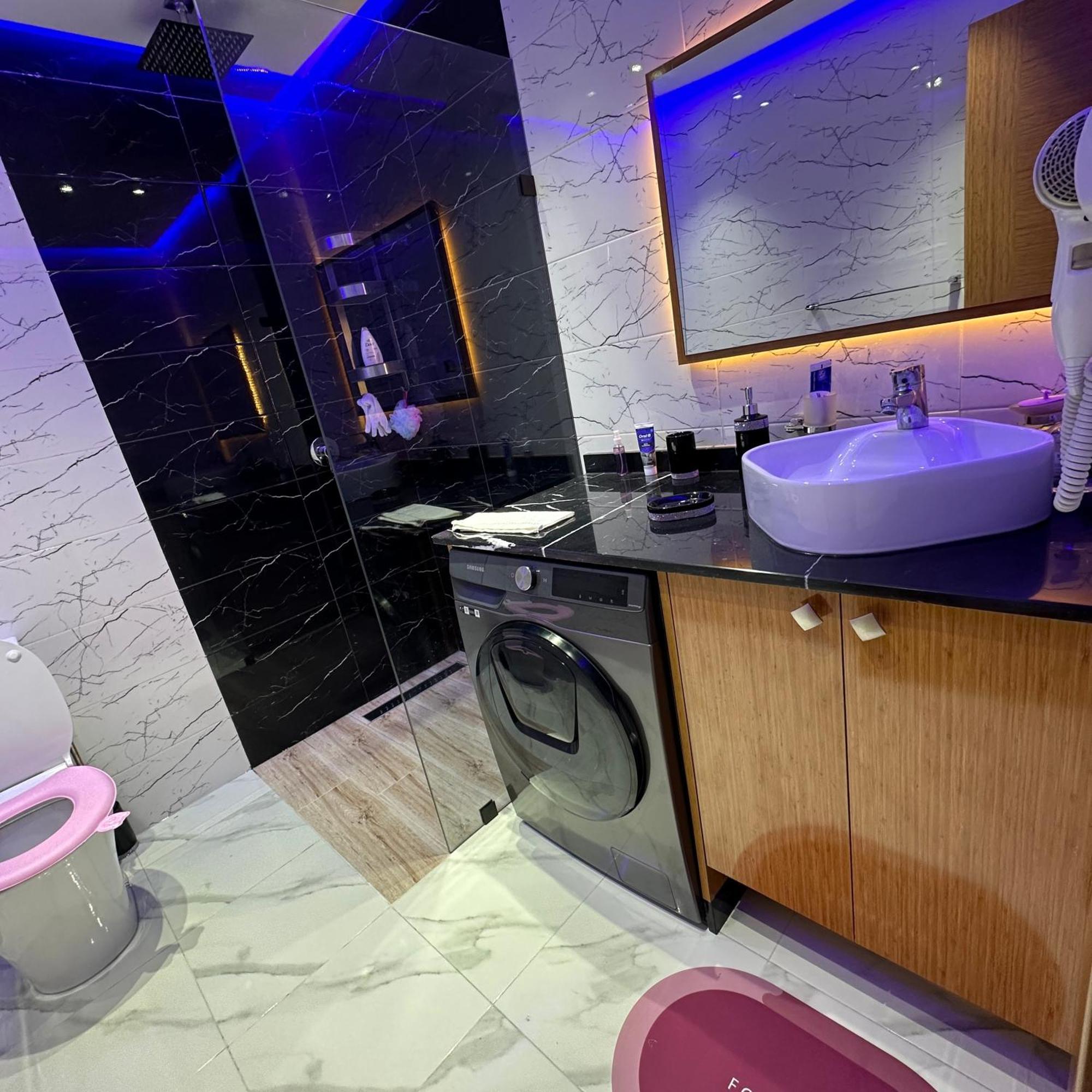 Your Ideal Pool Access Airport Service Self Check-in & Pristine Comfort *