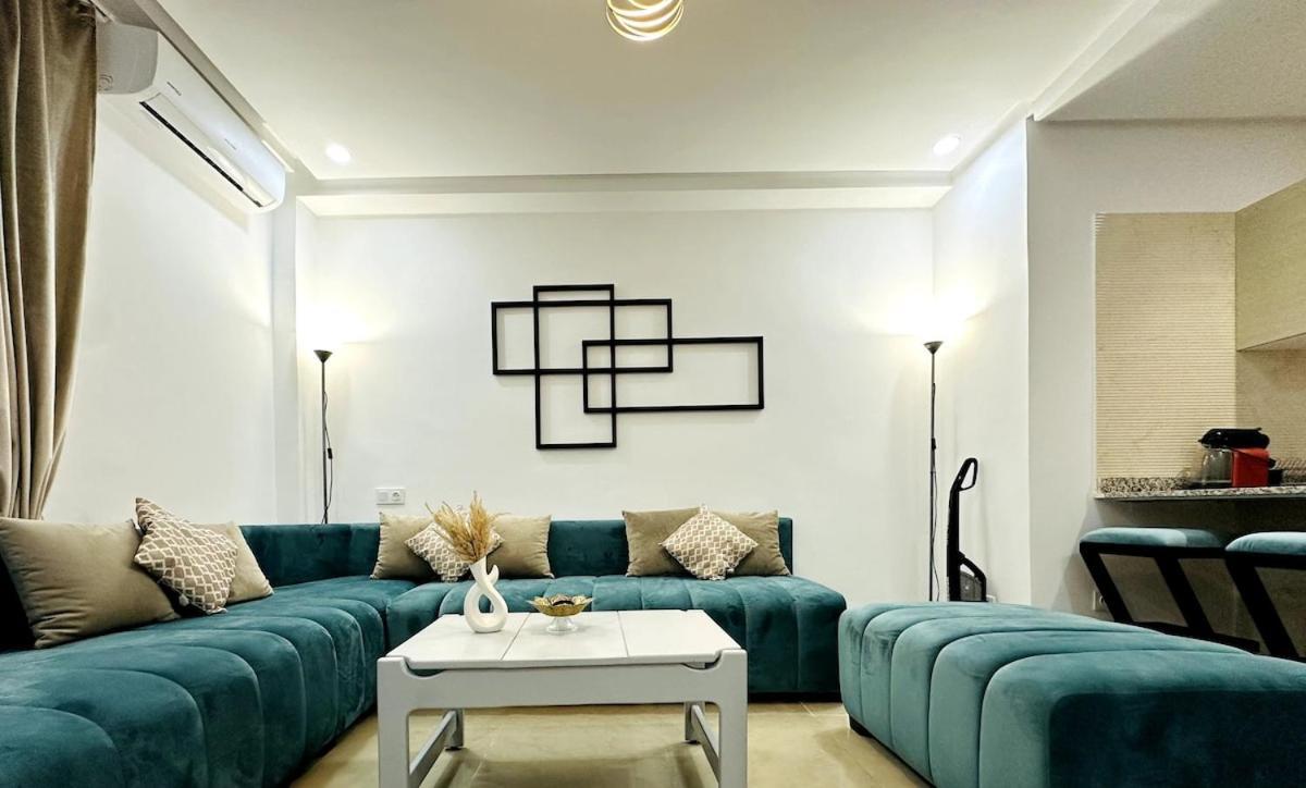 New Apartment, Swimming Pool, Beautiful View, 5 Min To The By Car Apartment *
