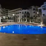 Luxury Spacious Apartment With Pool