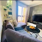 Islan Bay Apartment Pool&Balcony