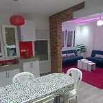 Luxuria Apartement