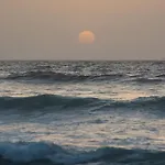 Beach Lovers\' Dream - Live Right By The Sea