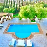 Villa blanche piscine chauffée