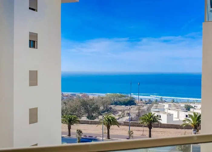 Chic & Cozy Sea View Apartment