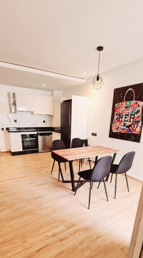 Dina Islane Appartement *