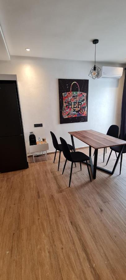 Dina Islane Appartement *