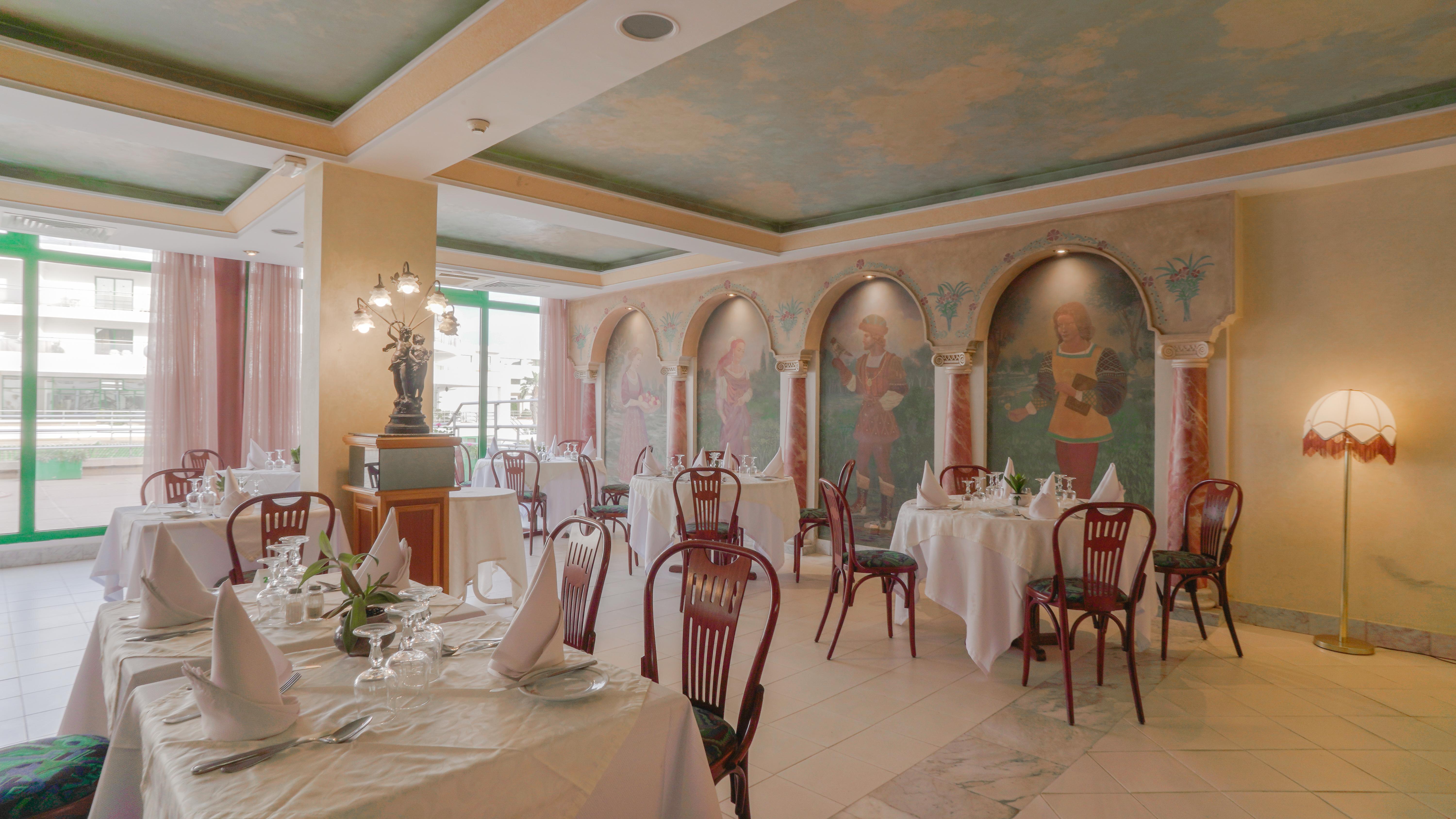 Club Hotel 4*