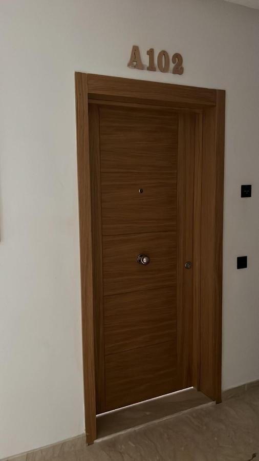 Apartment Bay *