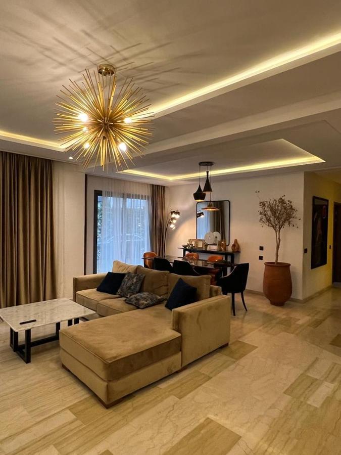 Luxury Spacious With Pool Apartment