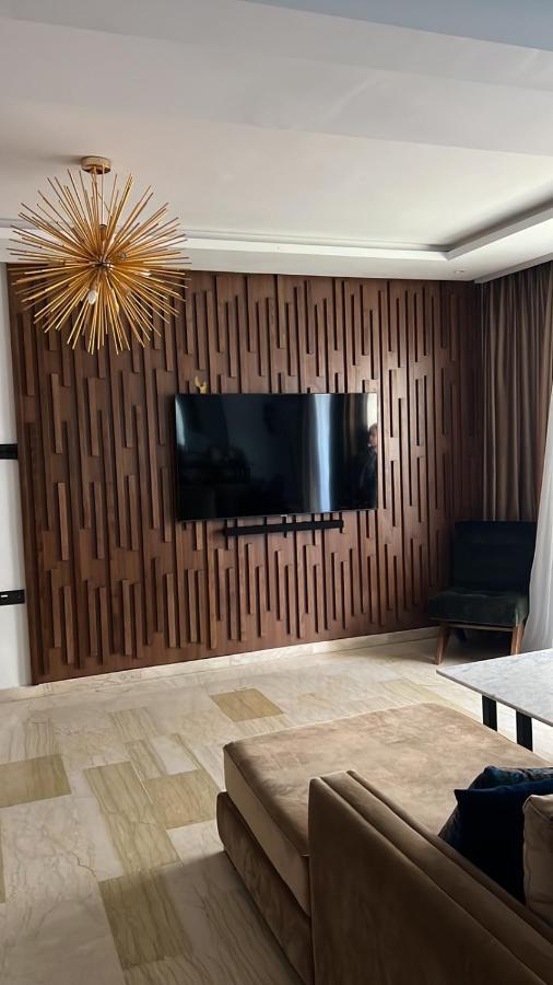 Luxury Spacious With Pool Apartment *