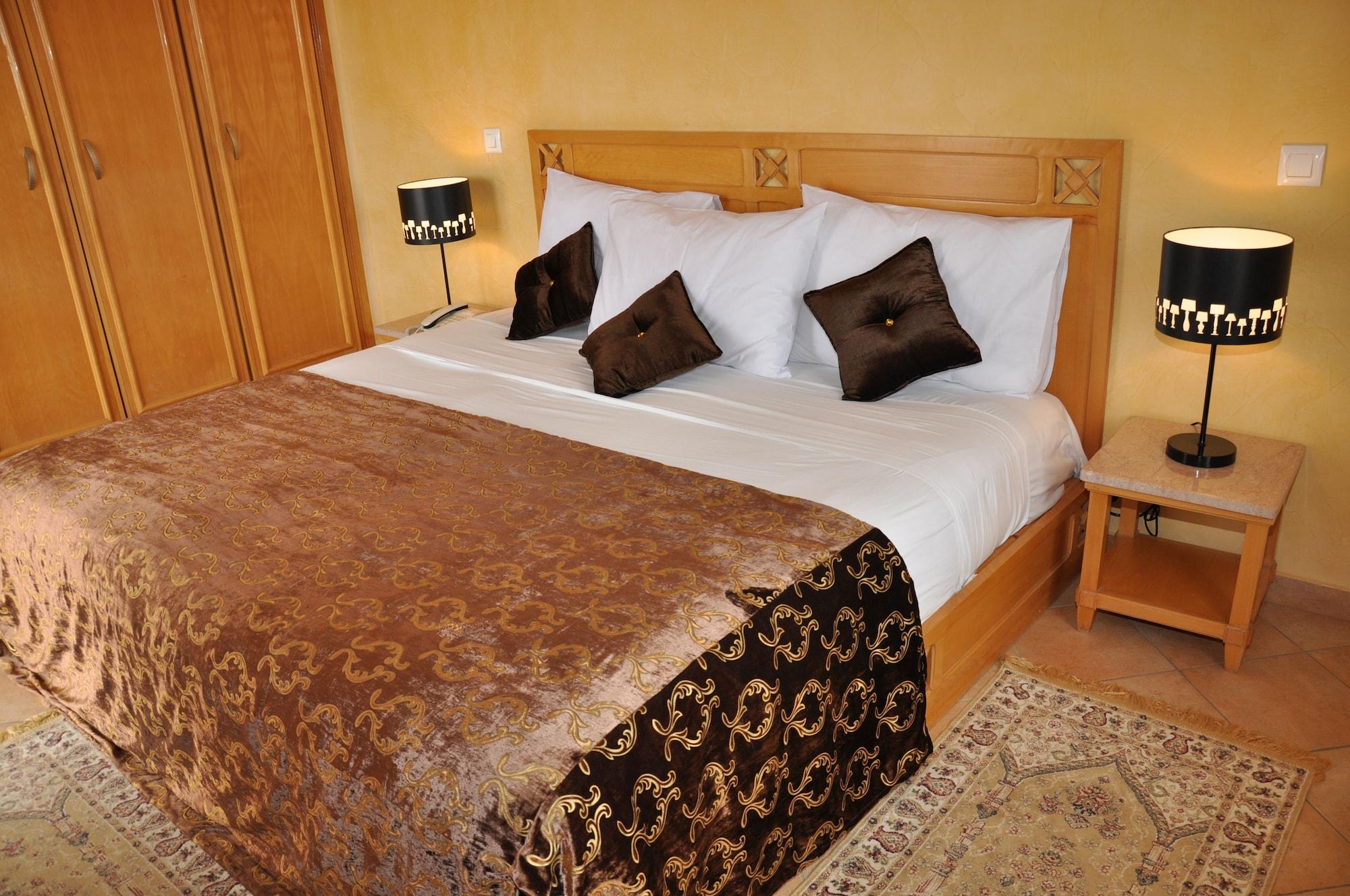 Golden Aparthotel 4*