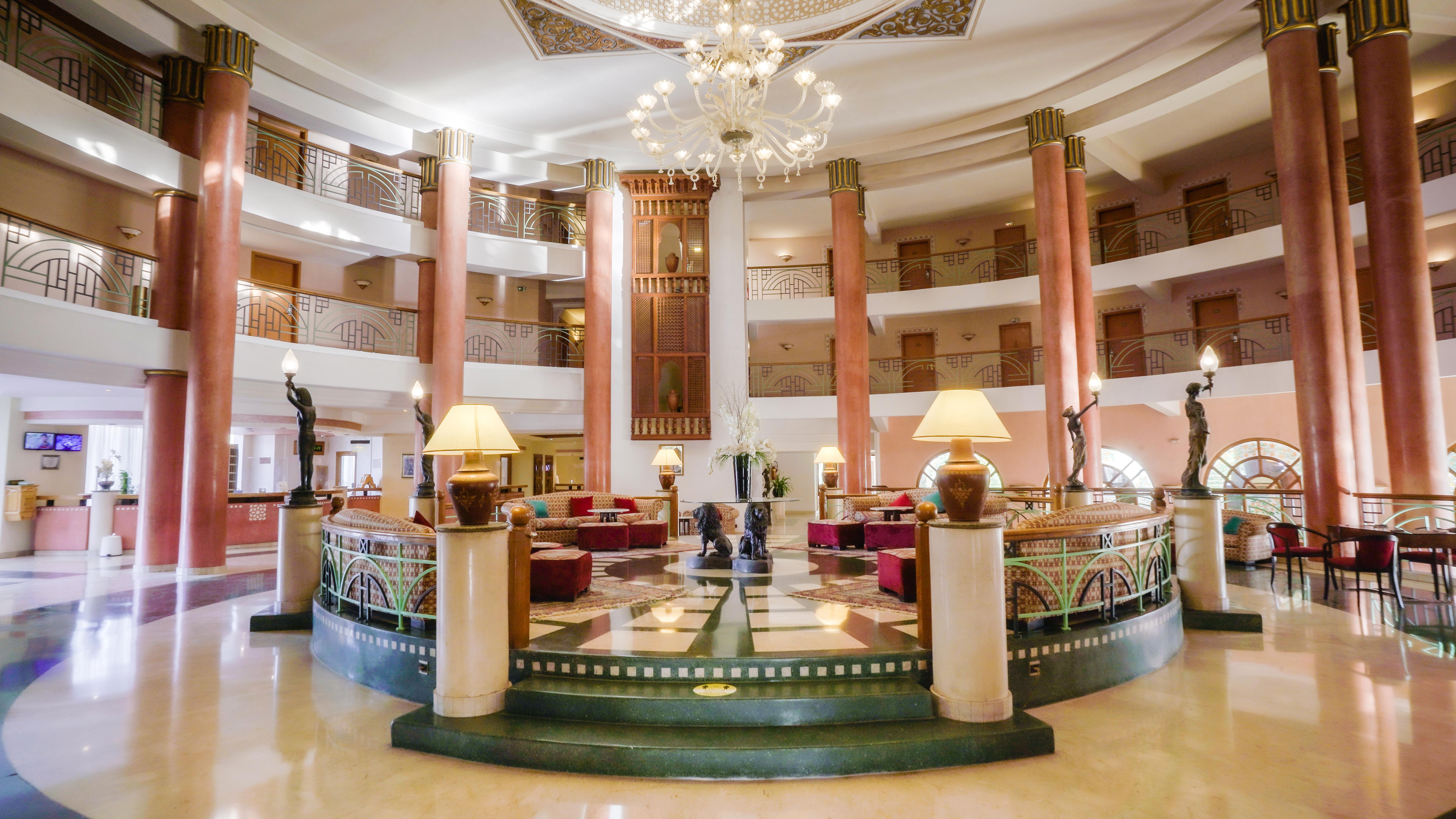 Club Hotel