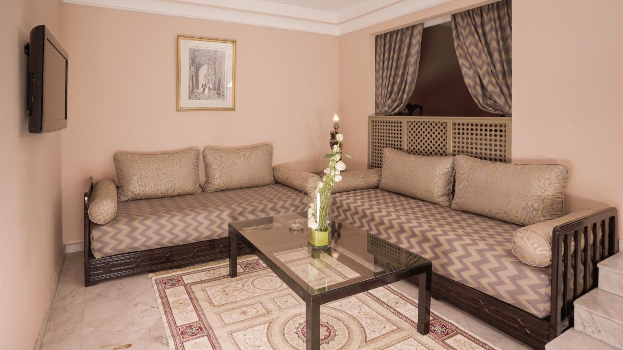 Club Hotel