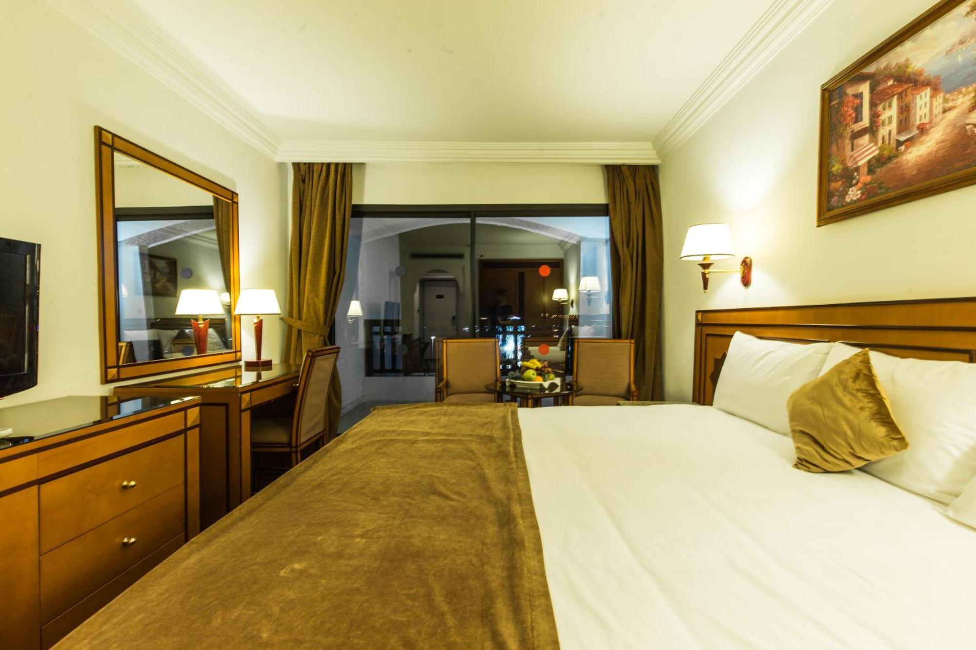 Royal Mirage