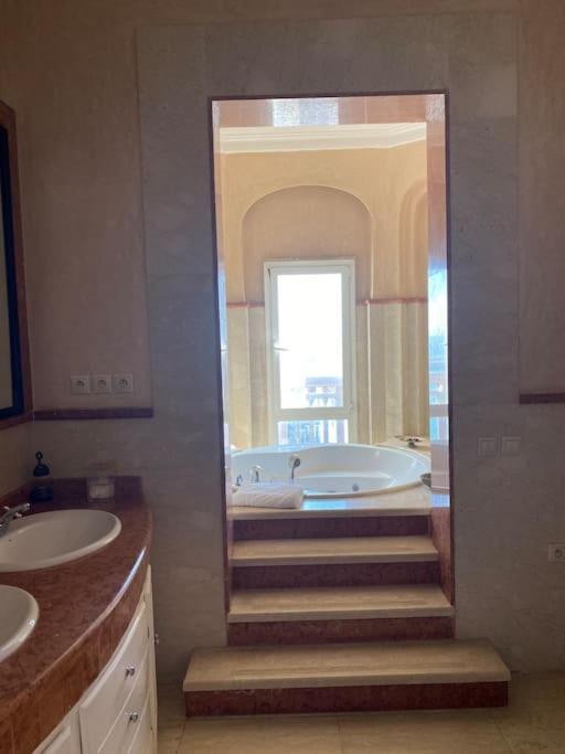 Imperial With Jacuzzi *