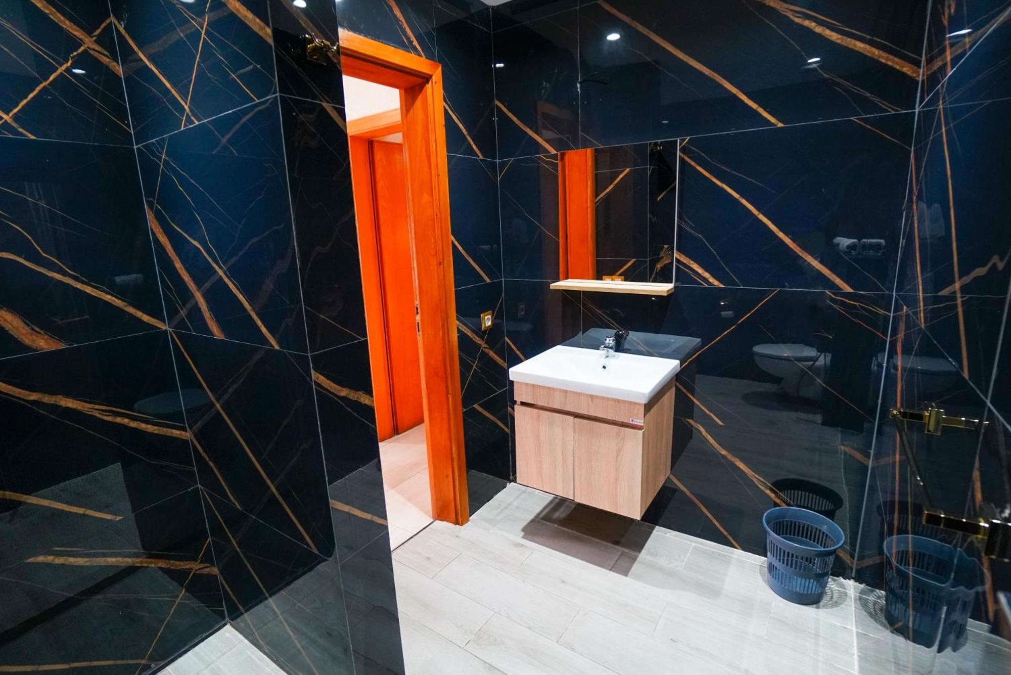 Great & Penthouse Apartment