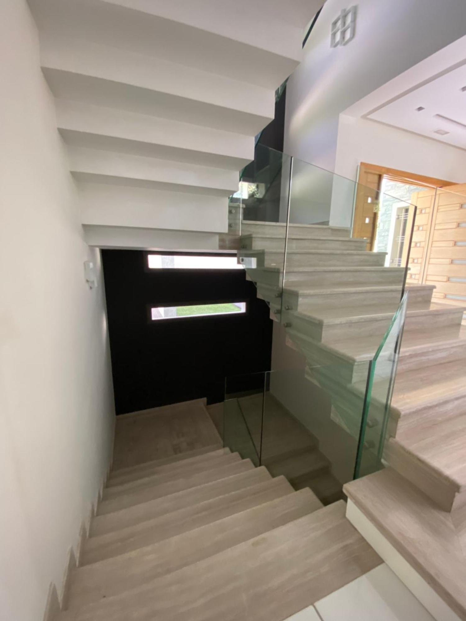 Luxurious With 5 Bedrooms In Villa *