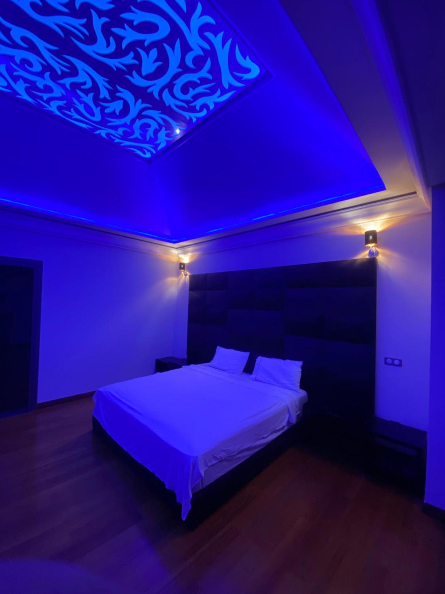 Villa Luxurious With 5 Bedrooms In *