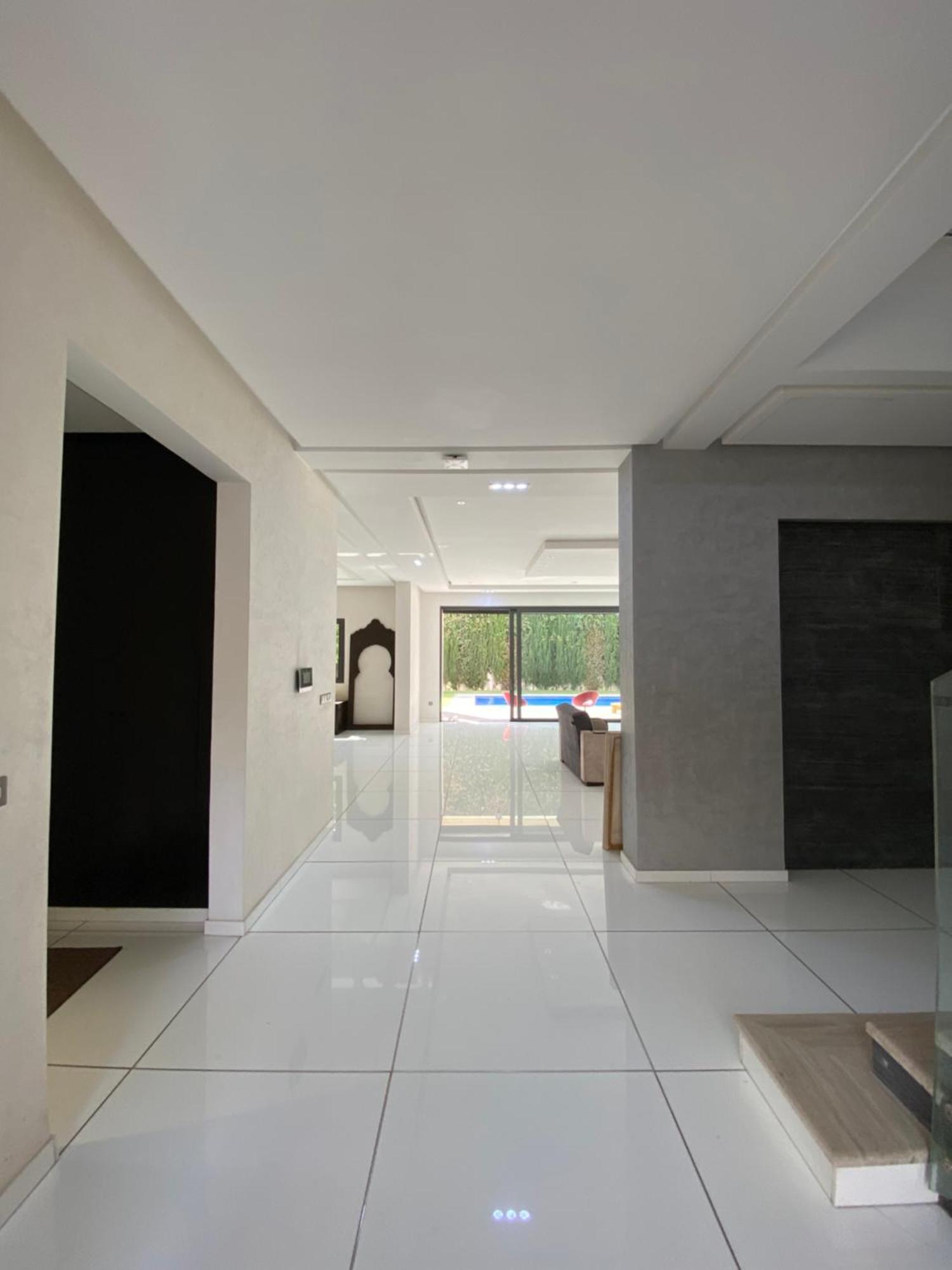 Villa Luxurious With 5 Bedrooms In *