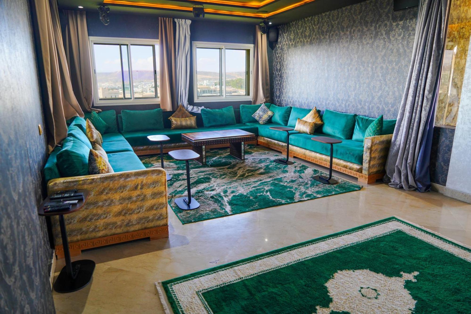 Great & Penthouse Apartment