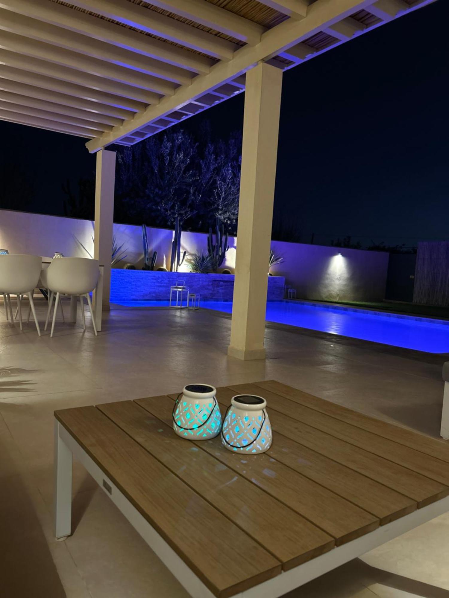 Nawal Et Sa Piscine Chauffee Sans Vis-a-vis Villa *