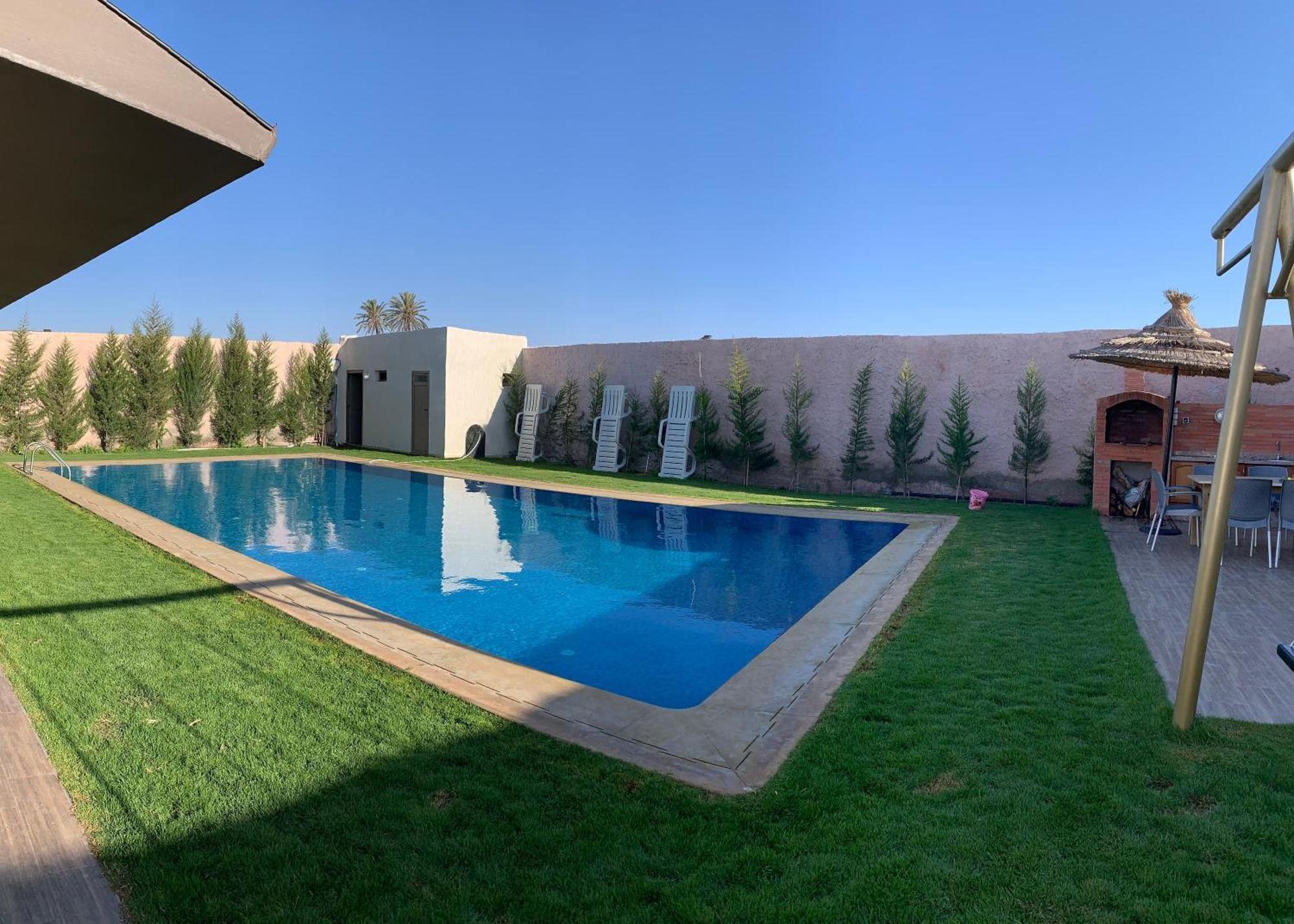 Avec Piscine A Golf