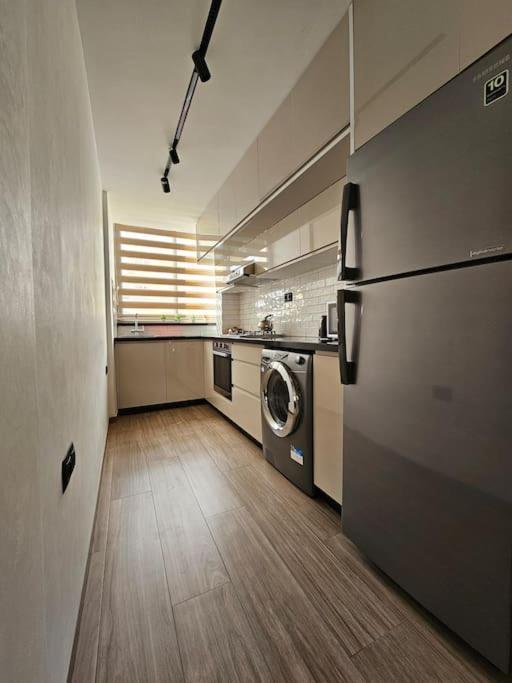 Luxurious 2 Bedroom Rustic Apartment *