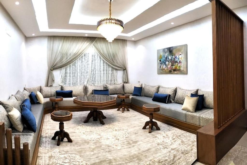 Appartement 2 Bedrooms For Rent In Founty *