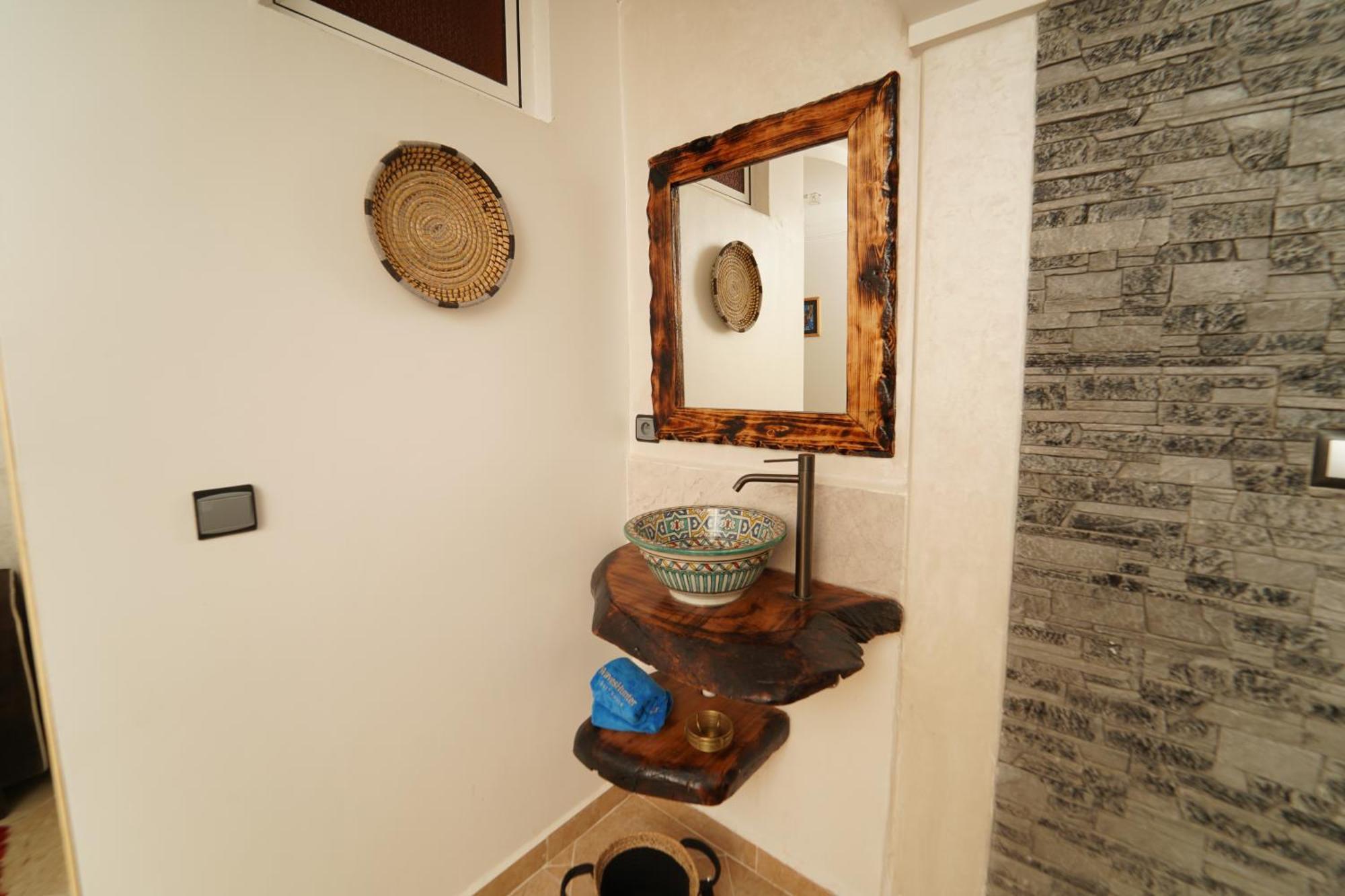 Waves Hunter Surf House * Agadir