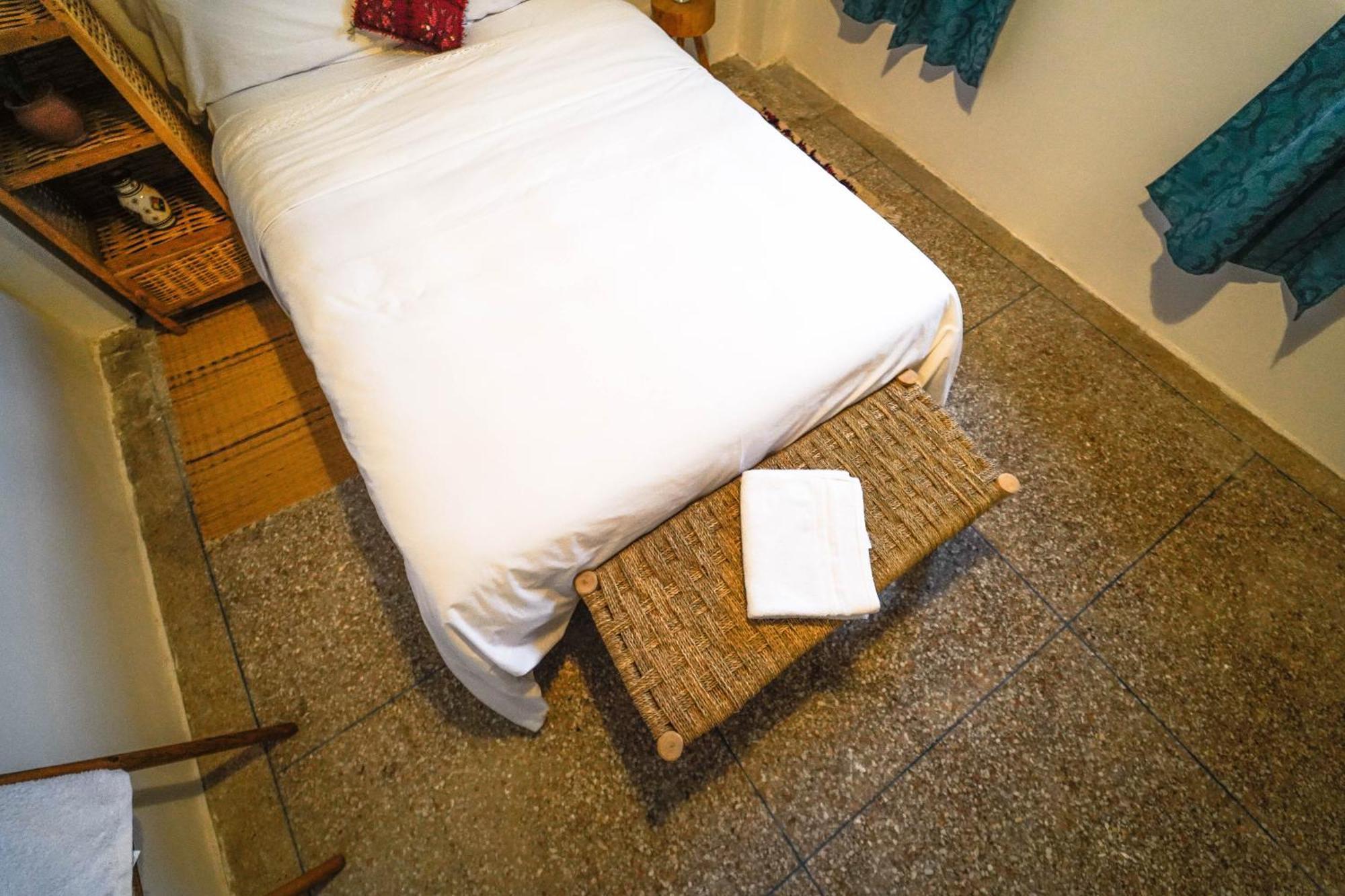 Anza Sets House *