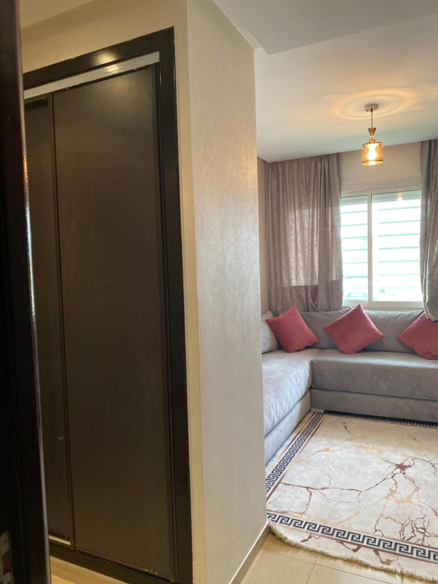 Elegant Apartment *