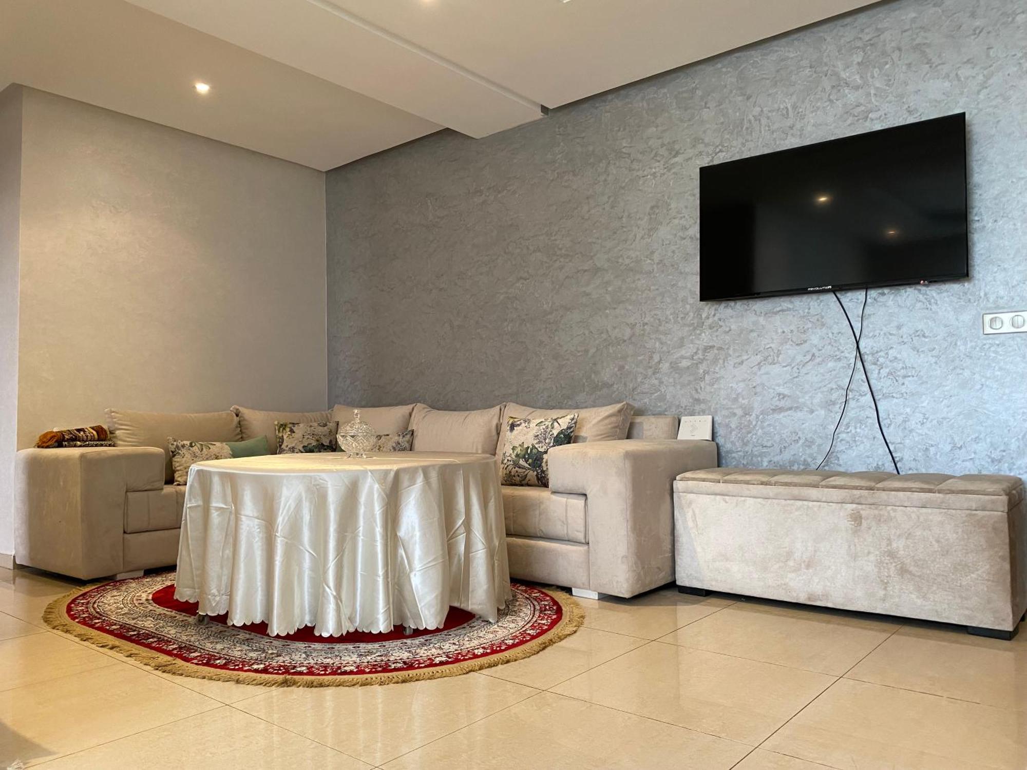 Elegant Apartment *