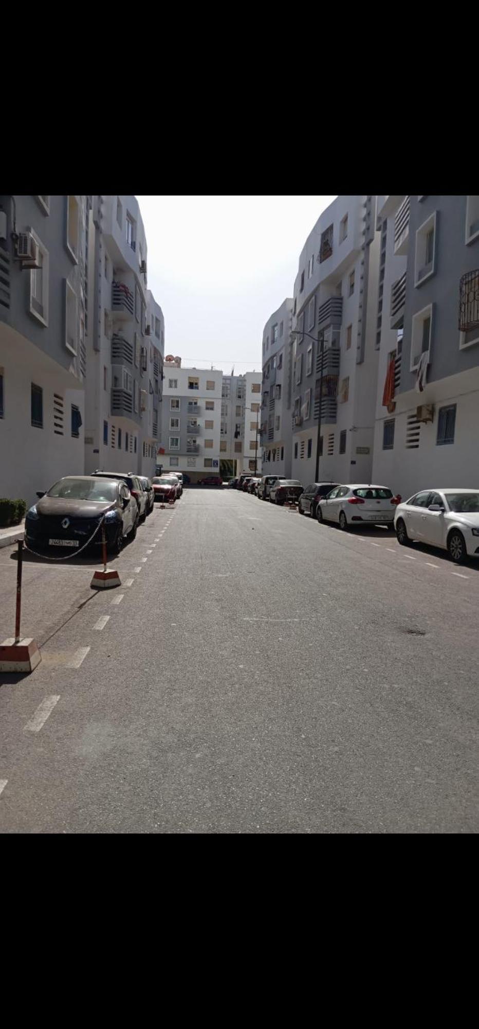 Apartment With Adil Amezing *