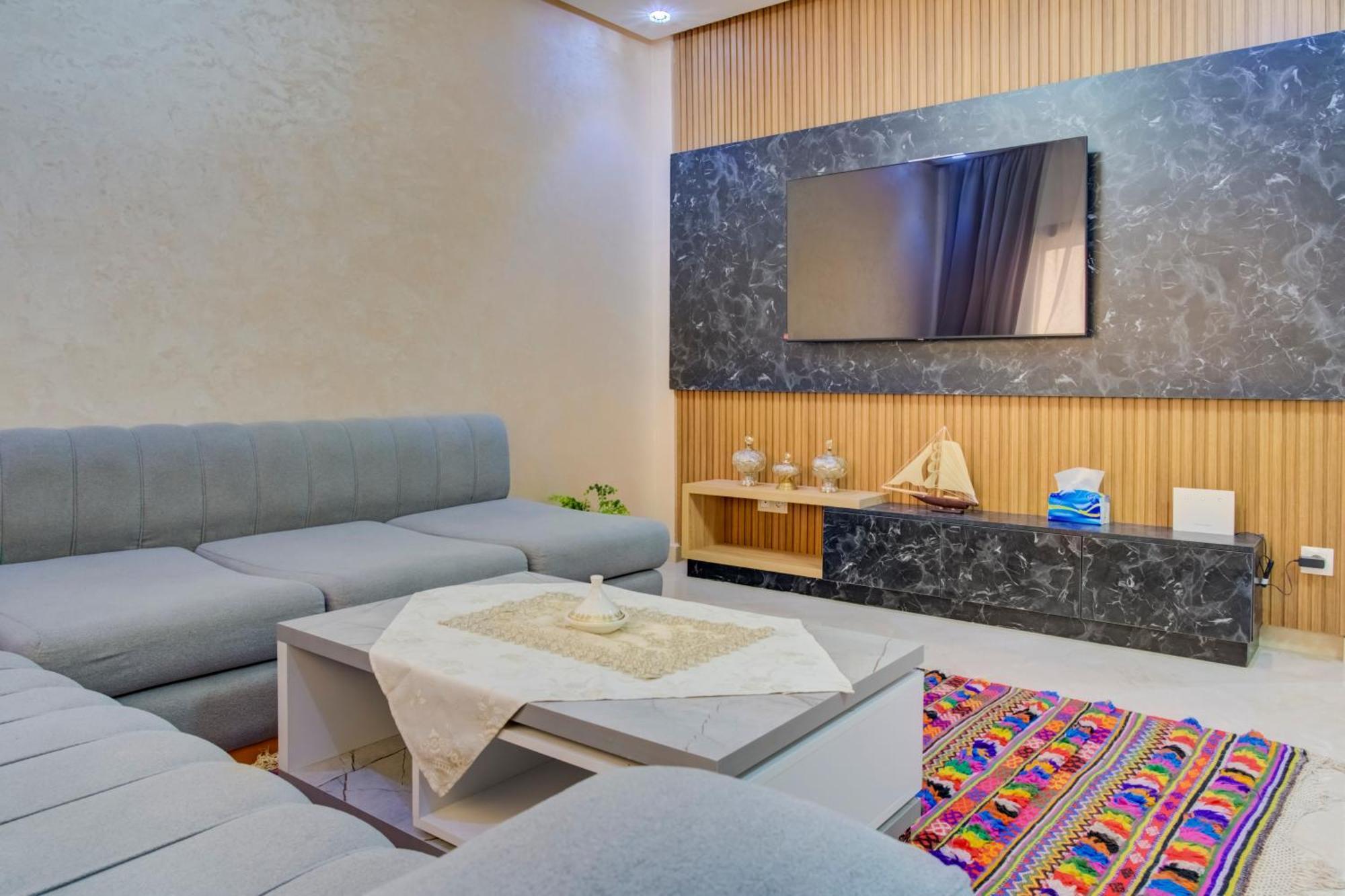 Golden Apartment *