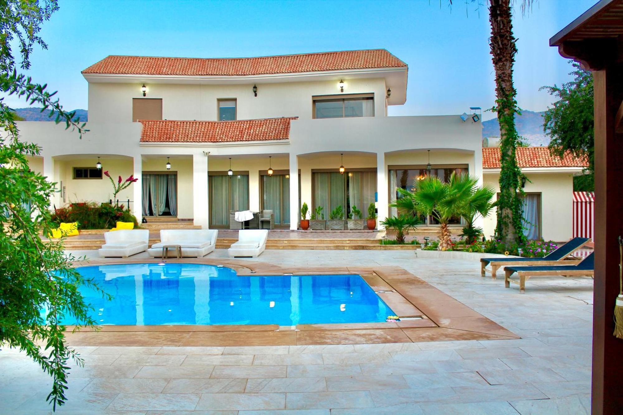 Blanche Piscine Chauffée Agadir