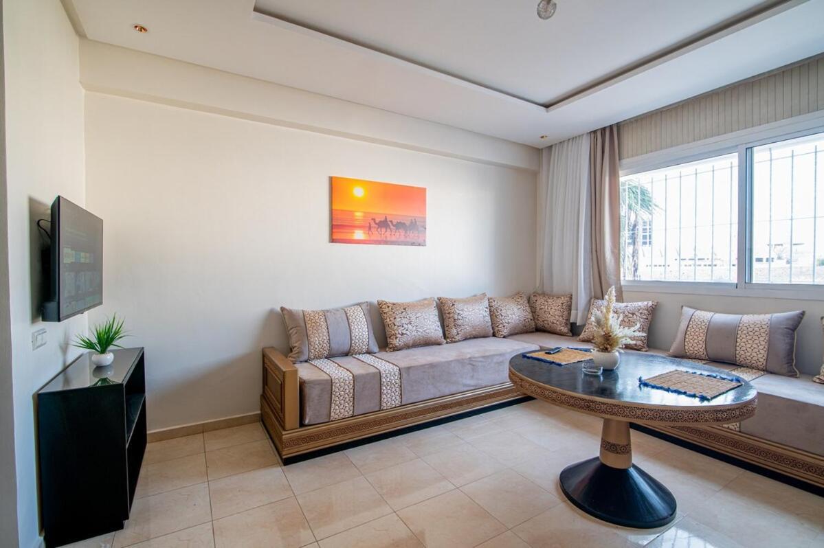 Apartment Steps From Attractions In Center