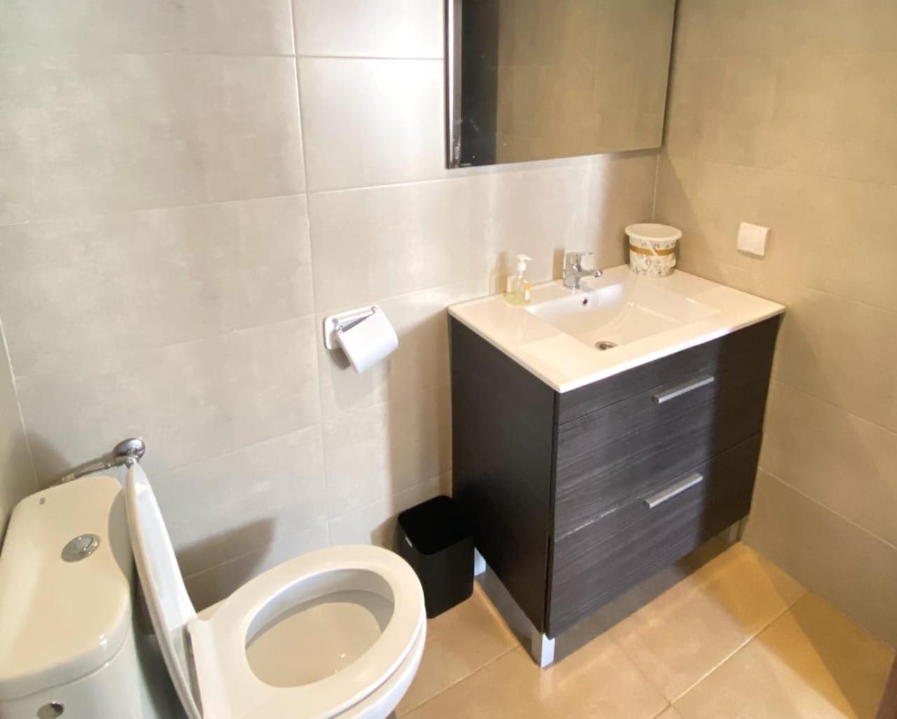 Standing Vue Apartment *