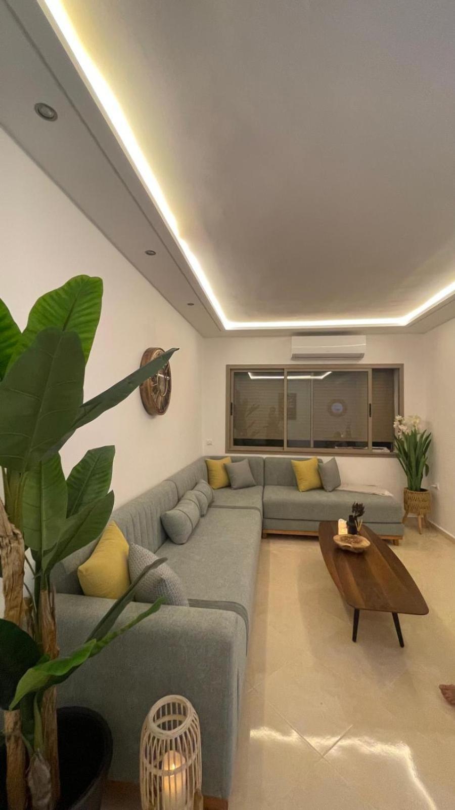 Stunning Modern In Heart Of Apartment *