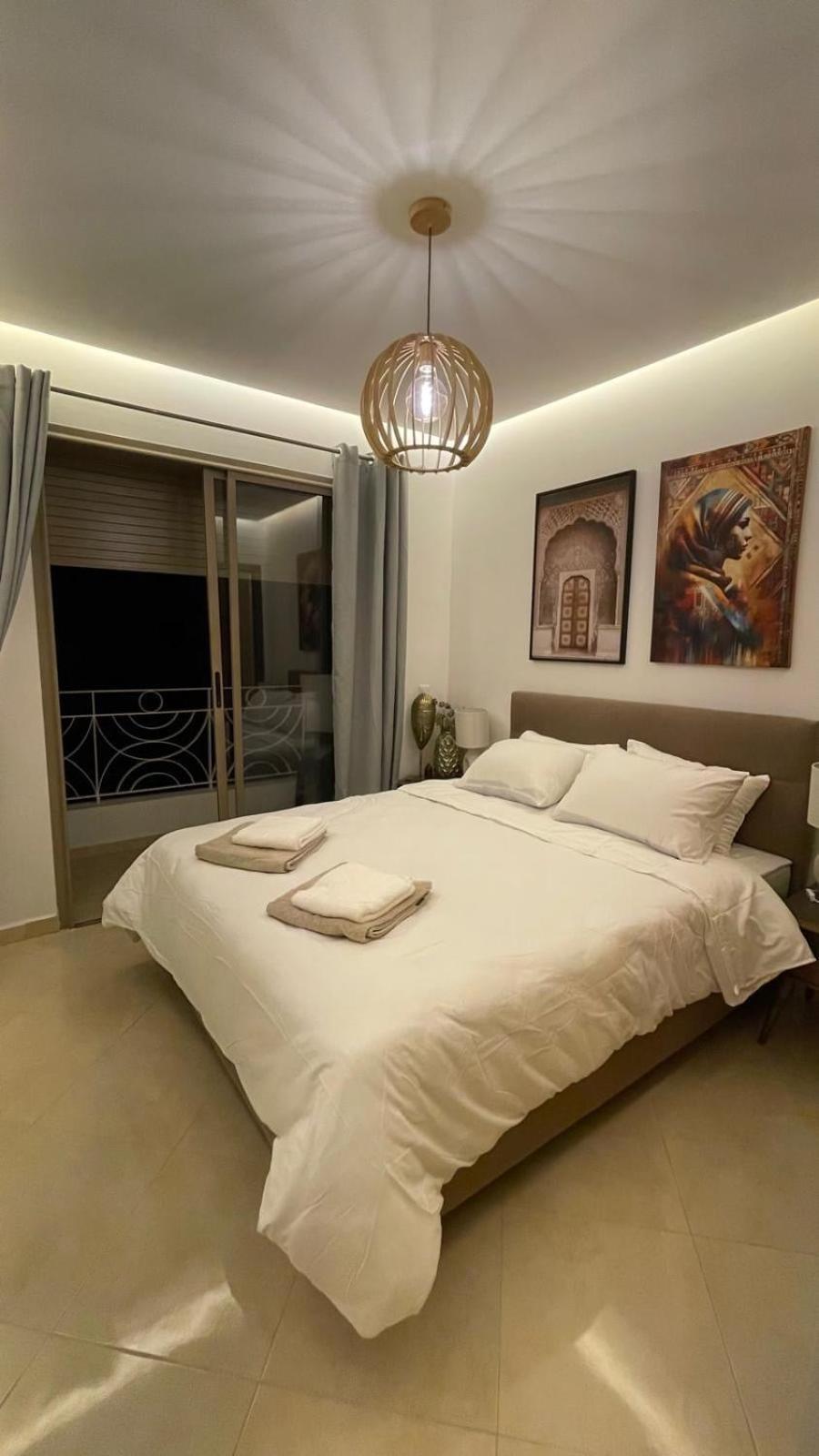 Apartment Stunning Modern In Heart Of