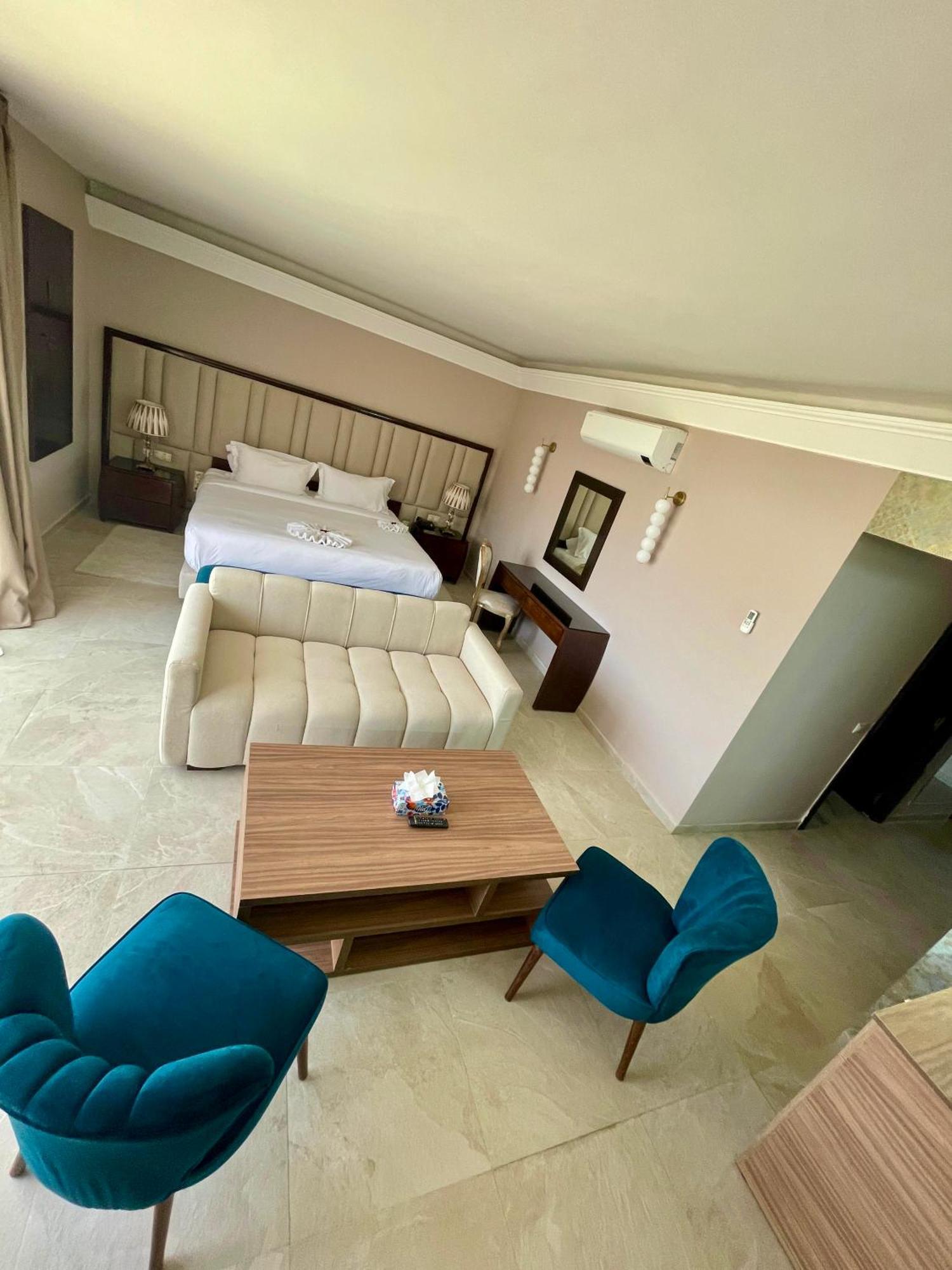 Prestige Boutique & 5*