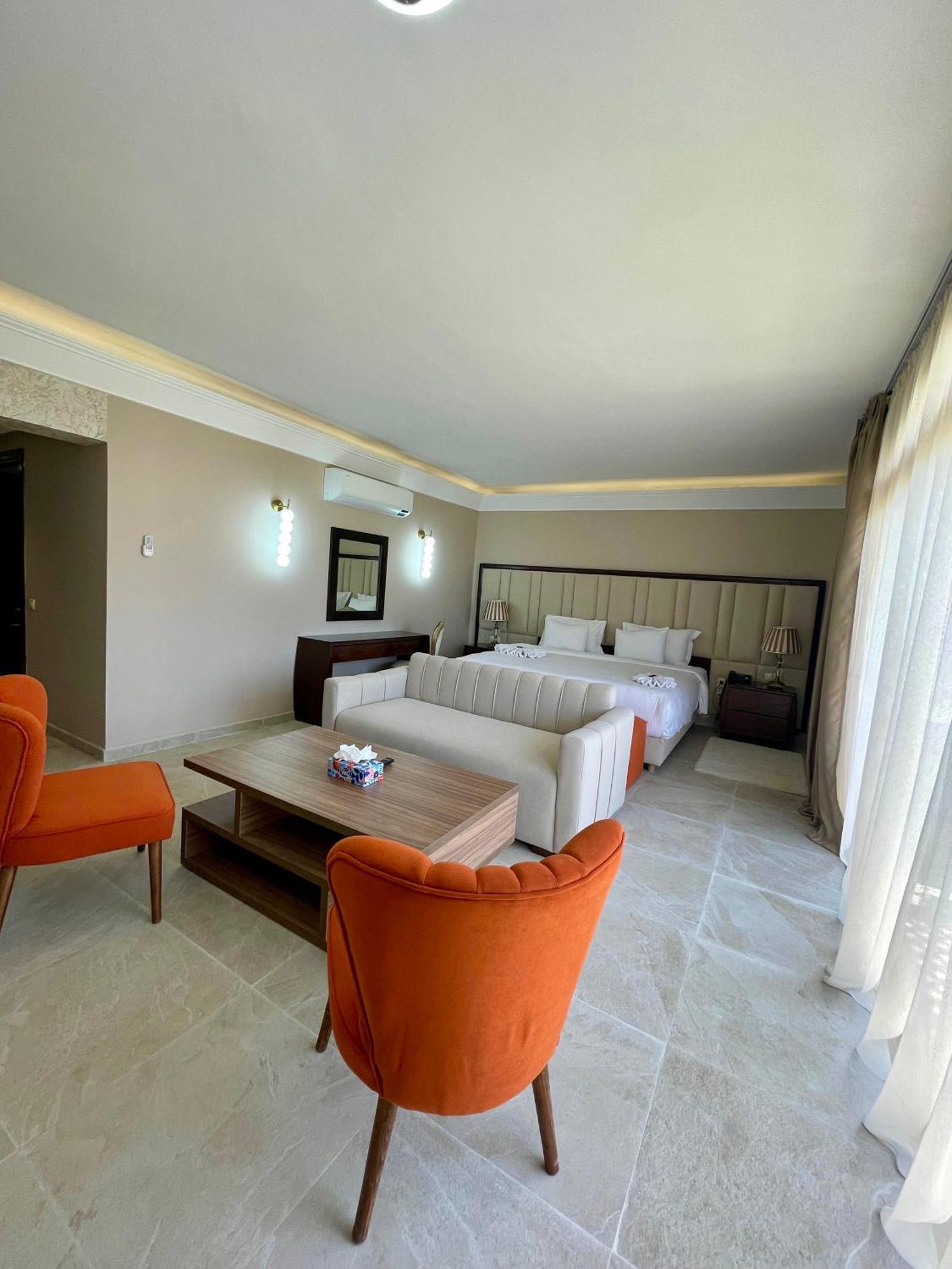 Prestige Boutique & 5*