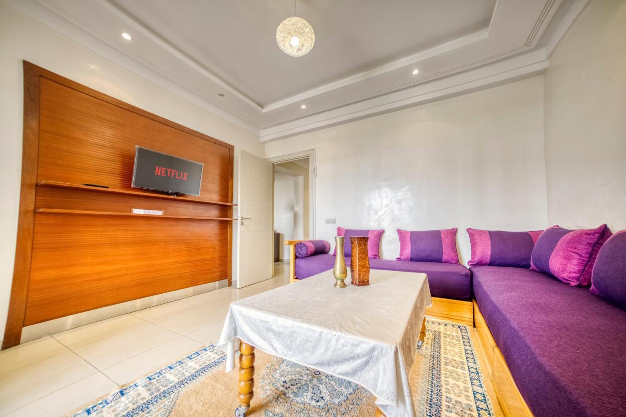 Spacieux Et Paisible Apartment *