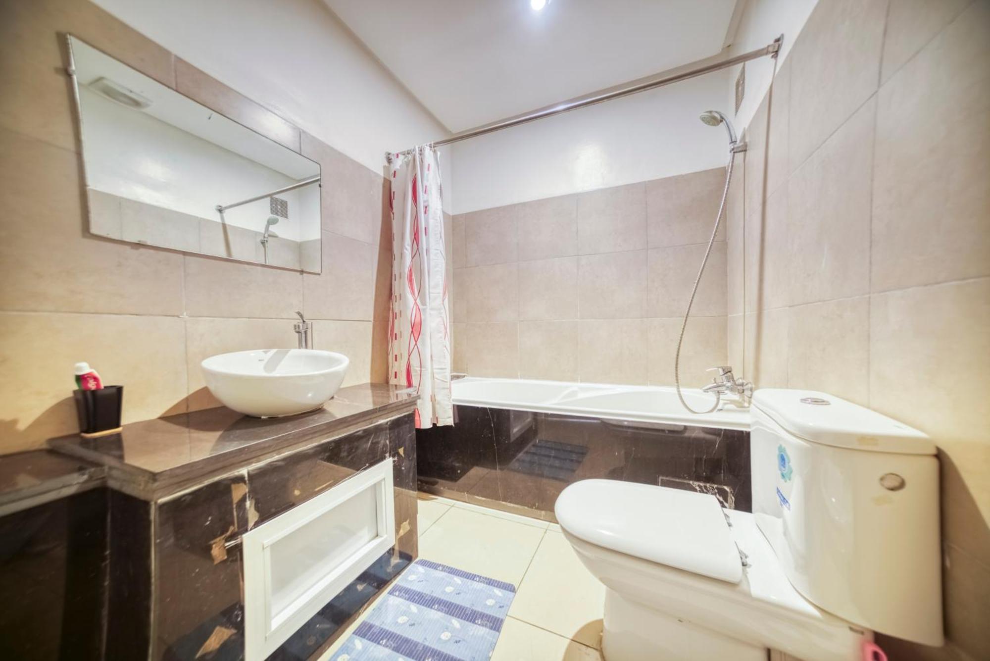 Spacieux Et Paisible Apartment *