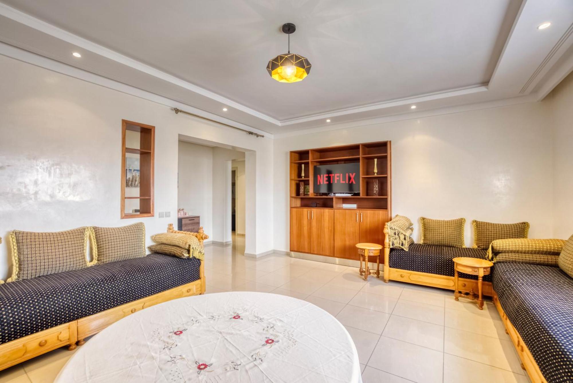 Spacieux Et Paisible Apartment *