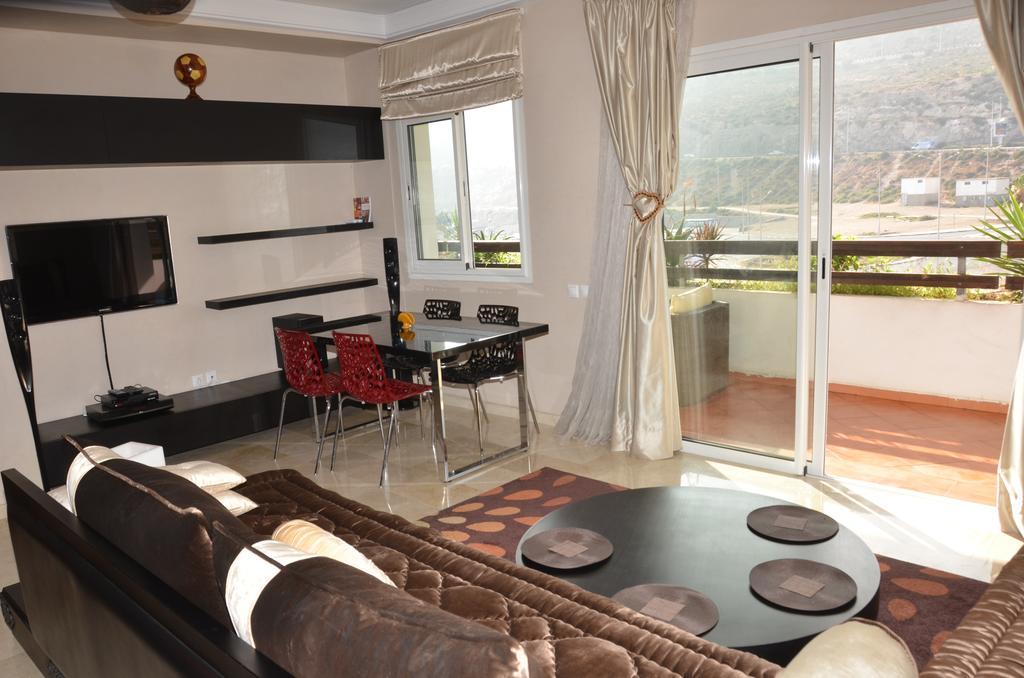 Luxury Flat In Marina Apartment