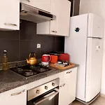 Charite Host Appartement , Wifi Et Parking Gratuit