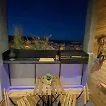 Islan Bay Apartment Pool&Balcony