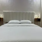 Your Ideal Stay Pool Access Airport Service Self Check-In & Pristine Comfort