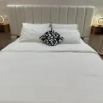 Modern Apartment Pool Service Airport Shuttle Easy Check-In Cozy Beds 7 Min From Marina