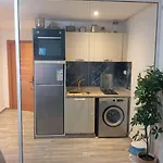 Jolie Garconniere Avec Piscine
